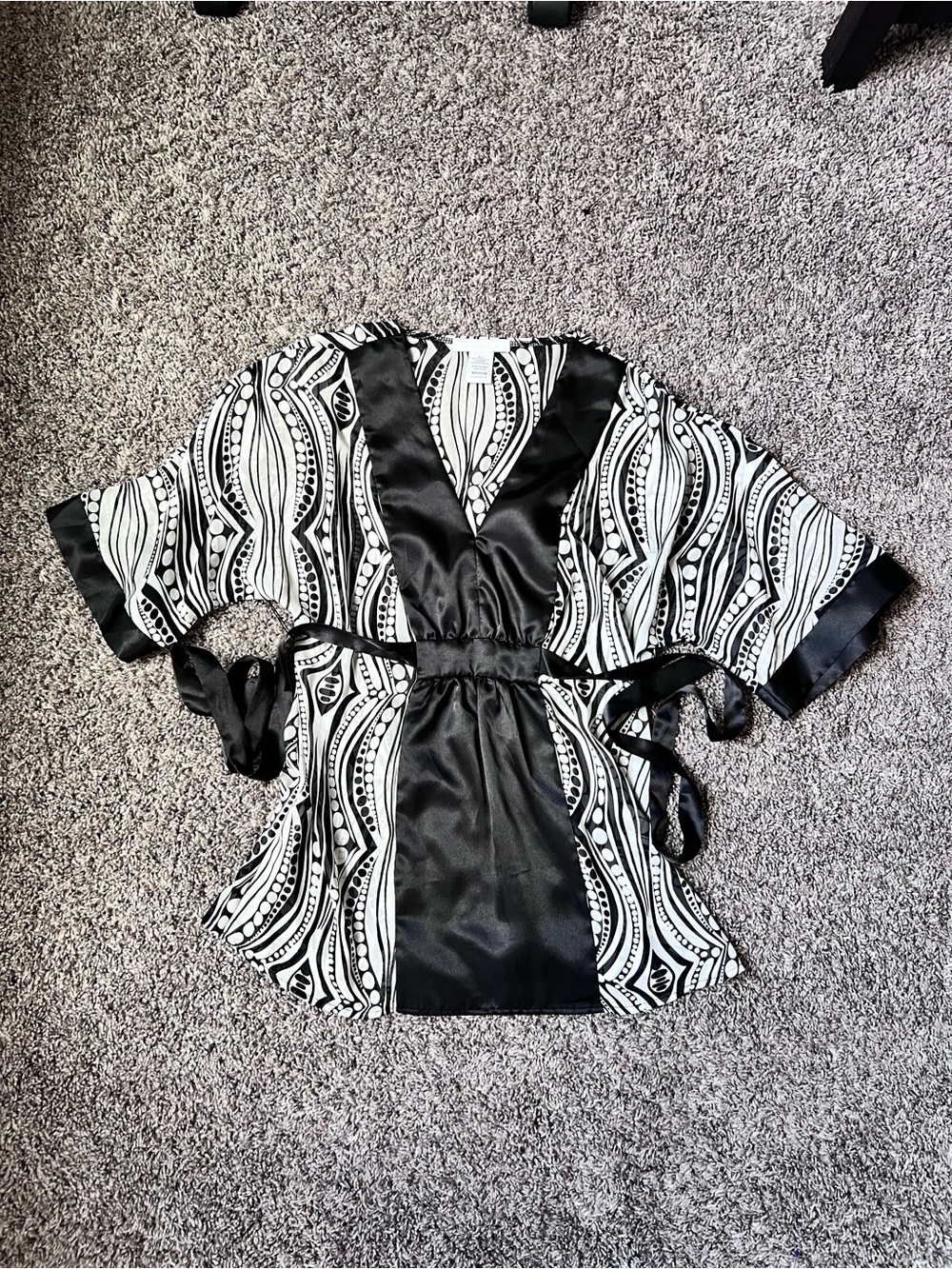 Charlotte Russe Black and White Satin-Trim Kimono Top